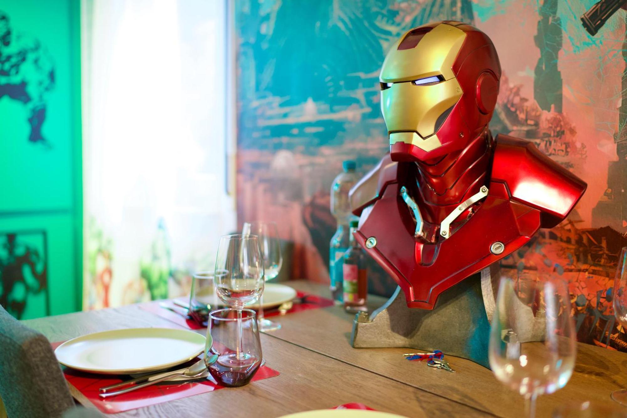 Edler Wohnraum Disney Marvel Studio Mit Balkon, Boxspringbett, Kaffeevollautomat, Lift & Parkplatz Chemnitz Bagian luar foto