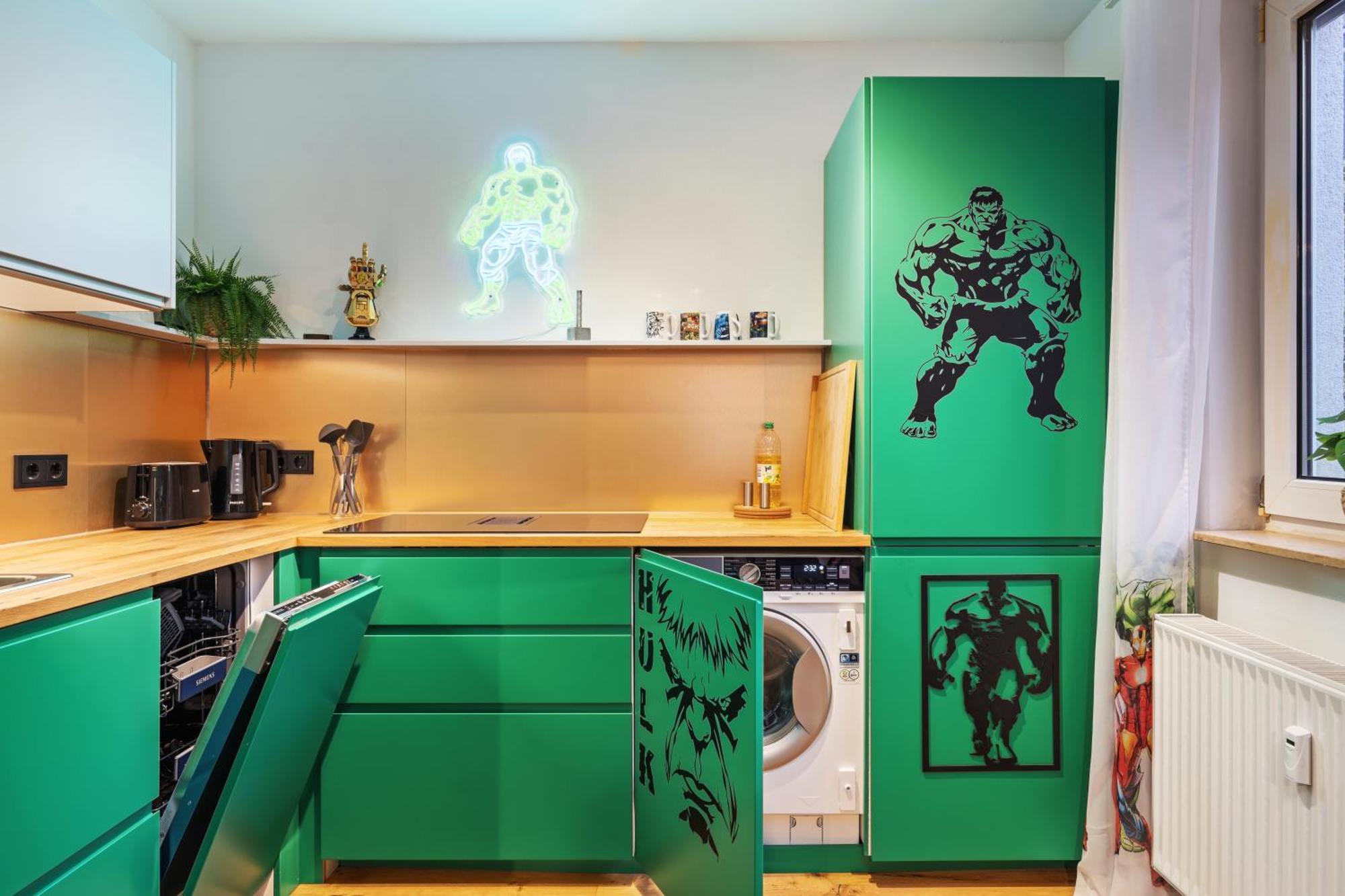 Edler Wohnraum Disney Marvel Studio Mit Balkon, Boxspringbett, Kaffeevollautomat, Lift & Parkplatz Chemnitz Bagian luar foto