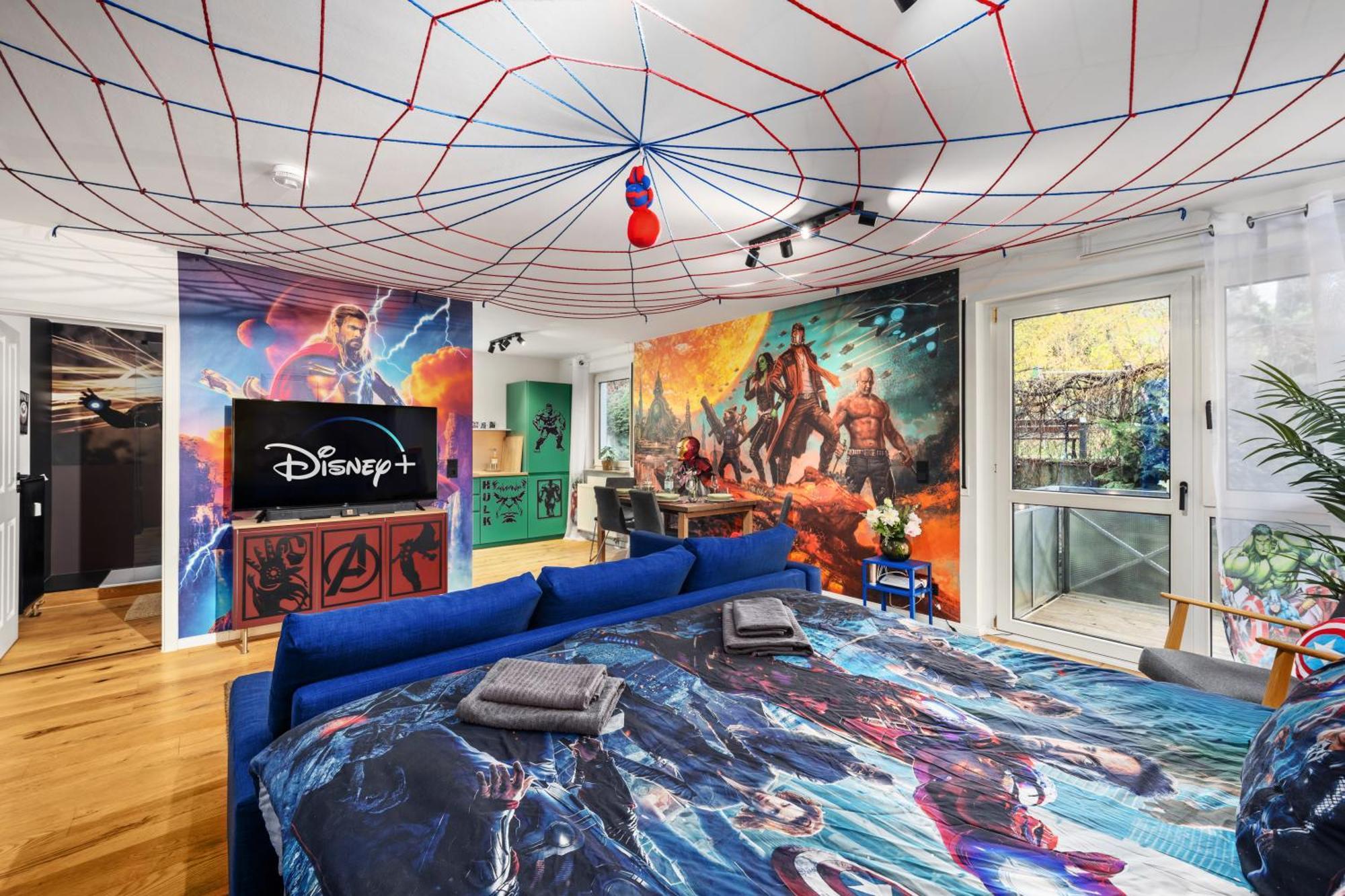 Edler Wohnraum Disney Marvel Studio Mit Balkon, Boxspringbett, Kaffeevollautomat, Lift & Parkplatz Chemnitz Bagian luar foto